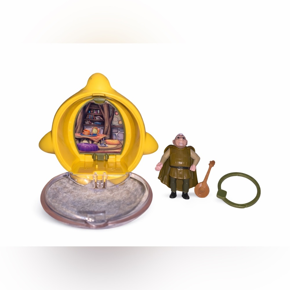 Disney‎ Yellow and Green Action Figure Playset